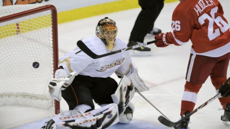 Jirži Hudlers pārspēj "Ducks" vārtsargu
Foto: Getty Images