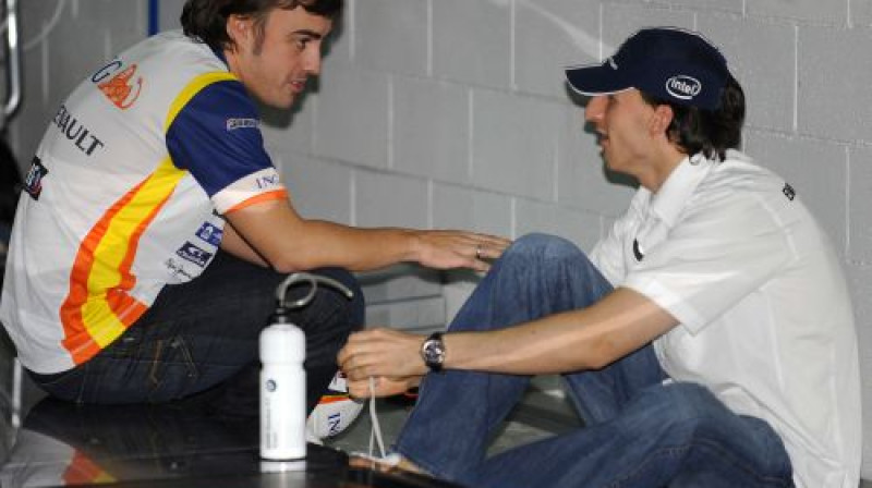 Roberts Kubica tagad "Renault" komandā nomainīs Fernando Alonso
Foto: AP