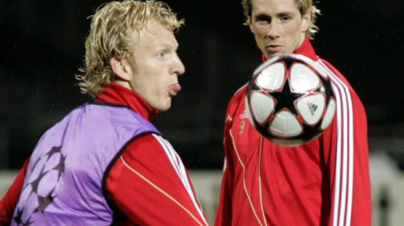 Vieni no "Liverpool" galvenajiem spēlētājiem Dirks Kuits un Fernando Toress
Foto: Scanpix Sweden