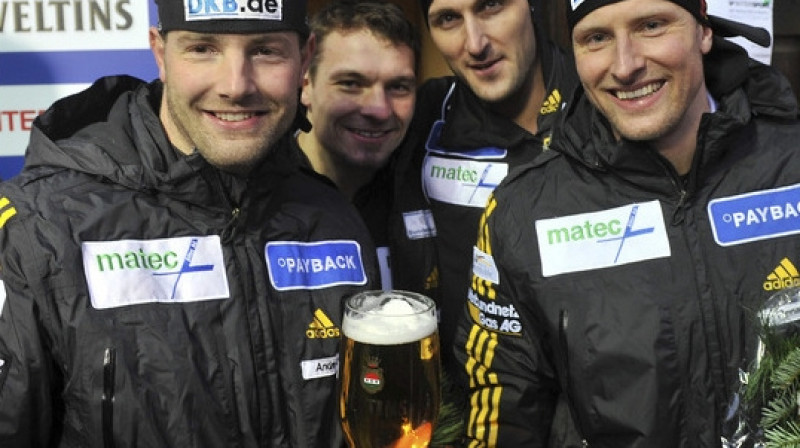 Andrē Lange (pirmais no kreisās) un viņa komanda. Foto: Scanpix Sweden
