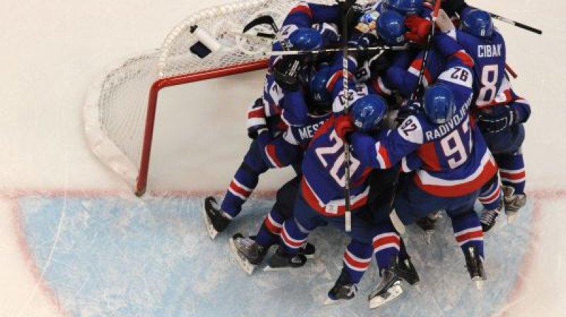 Slovākijas izlases hokejistiem būs lemts priecāties arī šonakt?
Foto: AFP/Scanpix
