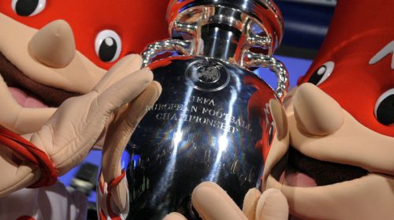 Jau 50 gadus kā piepildījies Anrī Delonē sapnis par Eiropas futbola čempionātu
FOTO: AFP/"Scanpix"