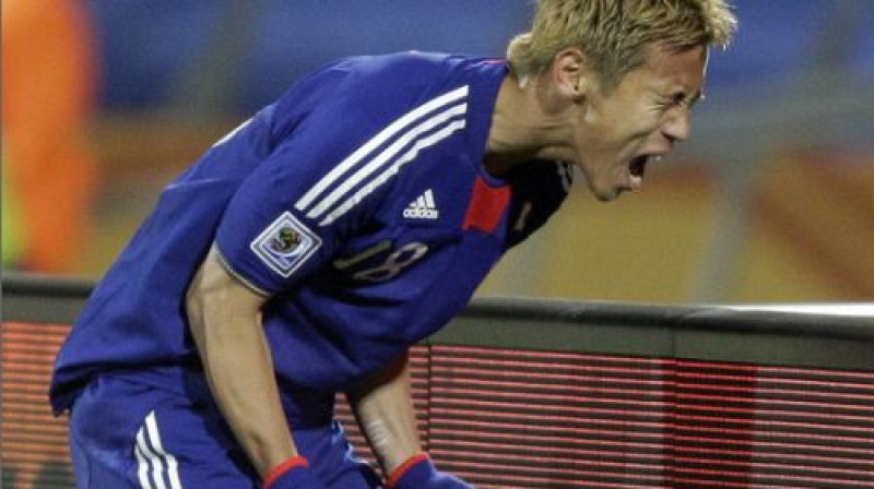 Keisuke Honda atzīmē savu vārtu guvu pret Dānijas izlasi
Foto:AP/SCANPIX SWEDEN