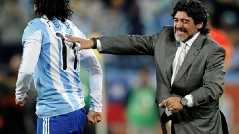 Karloss Tevezs un Maradona
Foto: AP/Scanpix