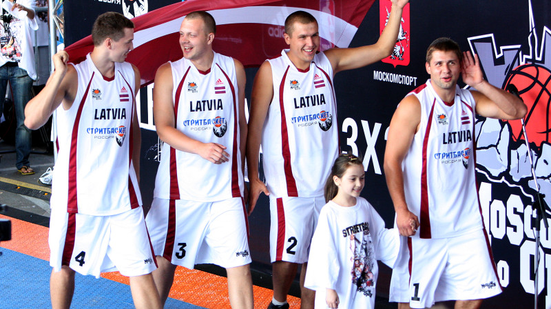 Latvijas strītbasketbolisti "Moscow Open" atklāšanas ceremonijā
Foto: Renārs Buivids