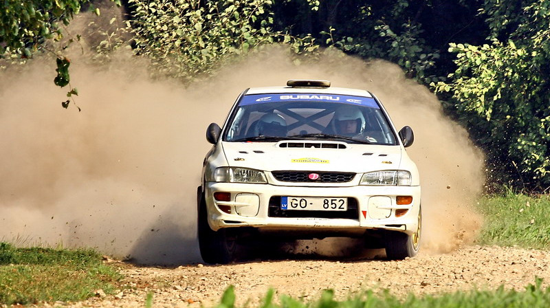 Rallijsprintā „Gulbis 2010” 4WD+ klasē uzvarēja Arvis Arums/Arnis Krasovskis („Subaru Impreza”).  Foto: Dace Janova (Fotoaģentūra „4rati”).