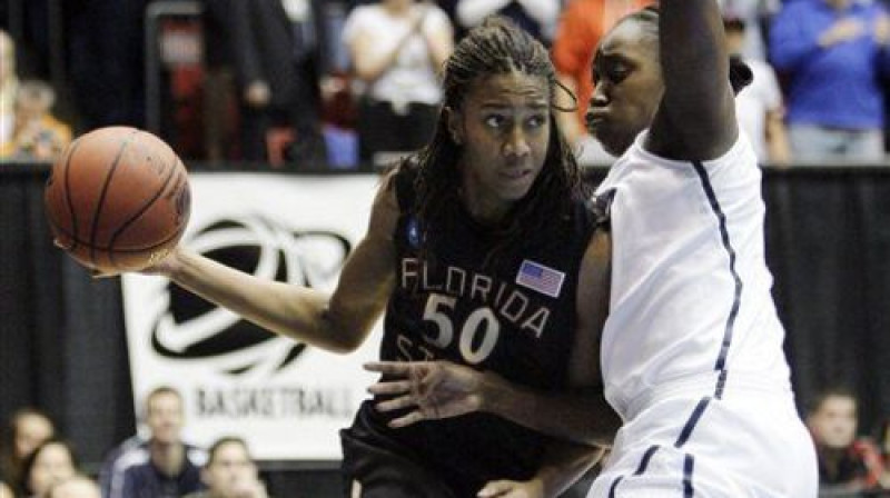 Jacinta Monroe 2010. gada WNBA drafta pirmajā kārtā tika izvēlēta ar sesto numuru