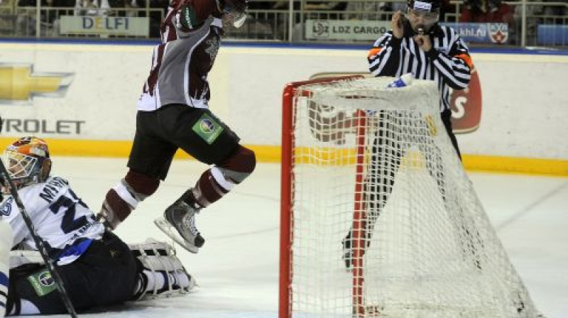 Troteram pirmie vārti KHL
Foto: Romāns Kokšarovs, Sporta Avīze, f64
