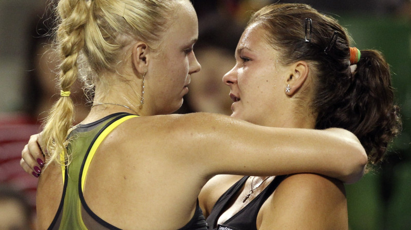 Agņeška Radvanska ar asarām acīs pabeidza spēli pret Karolīnu Vozņacki
Foto: AP/Scanpix
