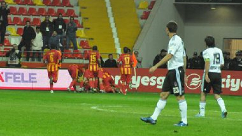 ''Kayserispor'' spēlētāji atzīmē uzvaras vārtus pret ''Besiktas''
Foto: kayserispor.org.tr