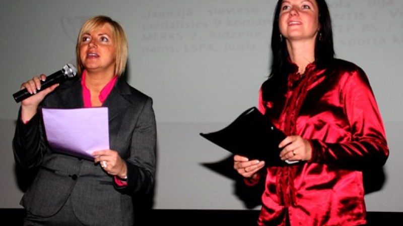 Ilze Ose-Hlebovicka un Inga Geistarde-Zaporožeca 2009. gada rudenī nodibināja Jauno Sieviešu basketbola līgu, kurā šosezon sacenšas 16 komandas no divām valstīm
Foto: Renārs Buivids