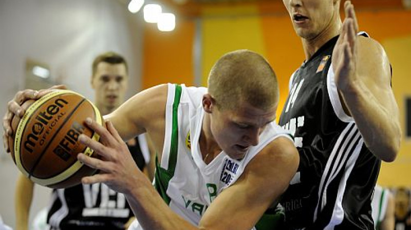 Māris Ziediņš pret Kasparu Bērziņu
Foto: Romāns Kokšarovs, Sporta Avīze, f64