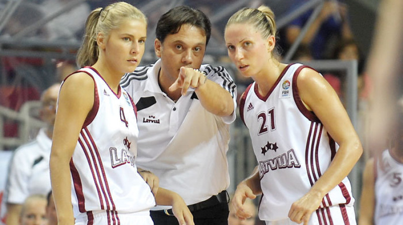 Latvijas valstsvienības saspēles vadītājas Elīna Babkina un Kristīne Kārkliņa sestdien rādīja teicamu sniegumu
Foto: Romāns Kokšarovs, "Sporta Avīze", f64