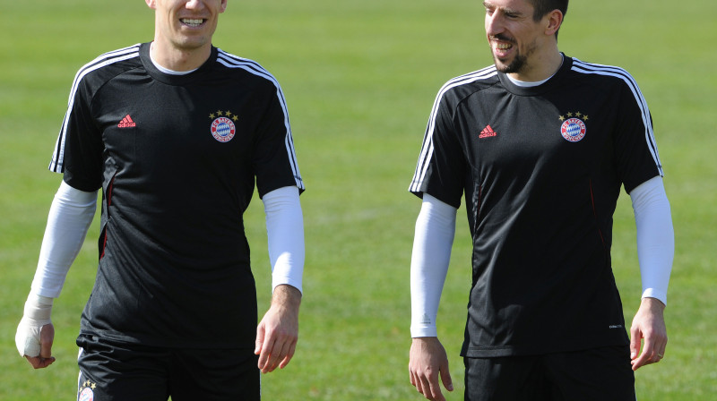 Minhenes "Bayern" futbolisti Arjens Robens (no kreisās) un Franks Riberī
Foto: AFP/Scanpix Sweden