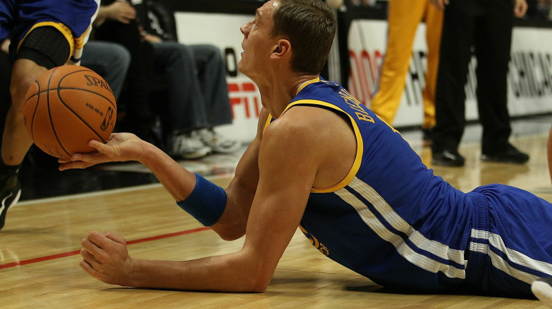 Andris Biedriņš ir talantīgs basketbolists un viņš to pats labi zina. Viņam ir daudz dots un tāpēc - daudz tiek arī no viņa prasīts...

Foto: AFP/Scanpix