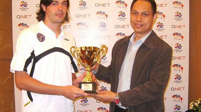 Federiko Martiness saņem Āzijas Čempionu līgas skaistāko vārtu guvēja balvu
Foto: www.qnet.net