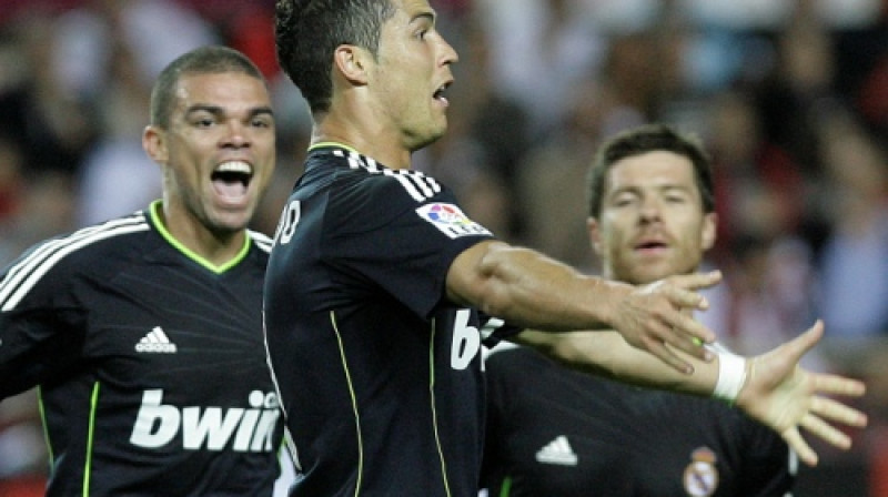 Krištianu Ronaldu ("Real Madrid") čempionāta rezultatīvāko spēlētāju vērtējumā apsteidzis Lionelu Mesi ("Barcelona") - 33 vārtu guvumi pret 31
Foto: AP/ Scanpix