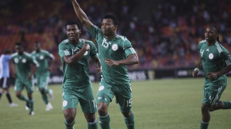 Nigērijas futbolisti atzīmē vārtu guvumu
Foto: AP/Scanpix
