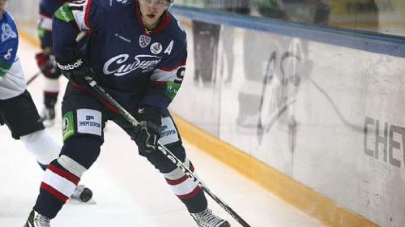 Viens no Krievijas hokeja lielākajiem talantiem Vladimirs Tarasenko ir "gardākais kumoss" bagātākajiem KHL klubiem "hokeja tirgus" pēdējās dienās.
Foto: hcsibir.ru