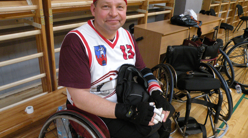 Latvijas Paralimpiskās komitejas ģenerālsekretārs Andris Ulmanis ir viens no aktīvākajiem dažādu sporta veidu dalībniekiem
Foto: Monta Bērziņa