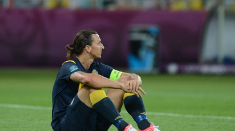 Zlatans Ibrahimovičs bija ļoti neapmierināts ar komandas sniegumu un attieksmi pret Ukrainu. Vai šovakar zviedri spēs izcīnīt uzvaru?
Foto: AFP/Scanpix
