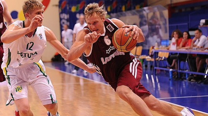 Jānis Timma: 15 punktu Latvijas U20 izlases labā spēlē ar Lietuvu, tai skaitā četri pēdējā minūtē.
Foto: FIBA Europe