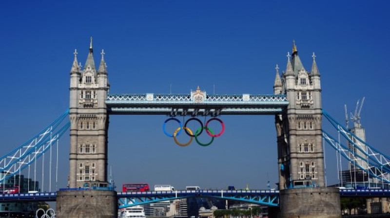 Londona Olimpiskās spēles uzņems trešo reizi. Agrāk tas notika 1908. un 1948. gadā. Attēlā - Tauera tilts un pieci Olimpiskie apļi.
Foto: AP/Scanpix