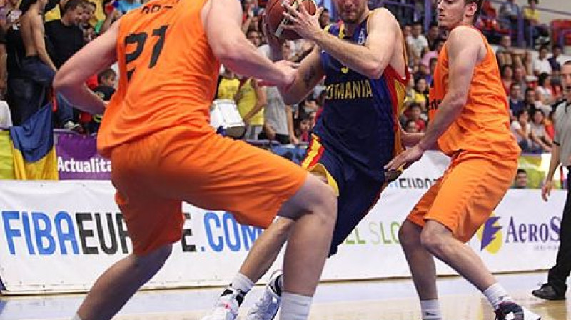 Rumānija uzbrukumā 
Foto: FIBA Europe