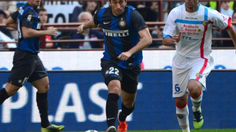 Milito, Kambjaso ("Inter") un Bergesio ("Catania")
Foto: AFP/Scanpix