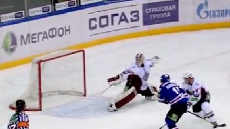 Mikaēls Telkvists glābj
Foto: no KHL video