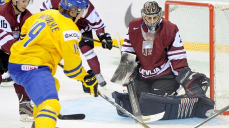 Šīs dienas spēlē pārliecinoši vārtos darbojās Ivars Punnenovs.
Foto: IIHF