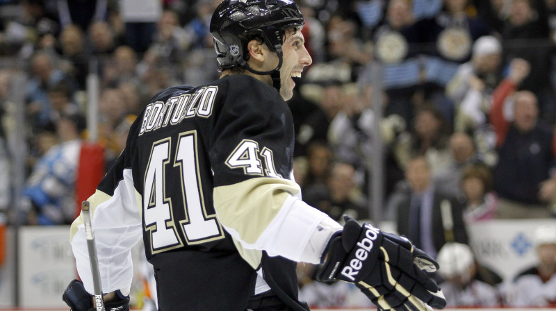 2007. gadā draftētais Roberto Bortuco beidzot guvis pirmos vārtus NHL 
Foto: AFP/Scanpix