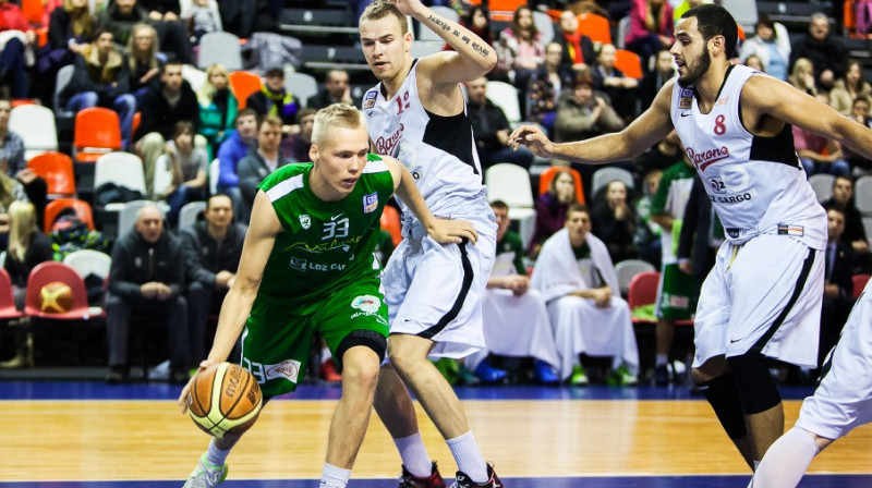 Jānis Bērziņš spēlē pret "Baronu" savāca "triple-double" un iespaidīgu lietderības koeficientu (+43)
Foto: Jānis Priedītis