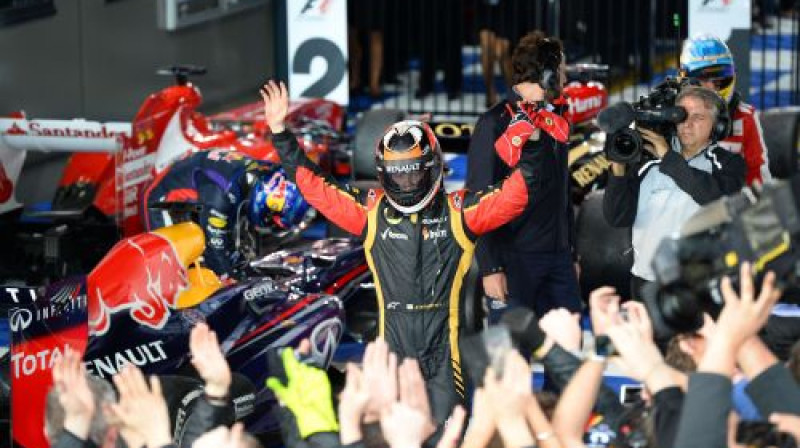 Kimi Raikonenu sveic ''Lotus'' komandas darbinieki
Foto: AFP/Scanpix