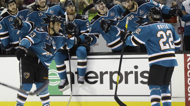 Sanhosē "Sharks" šobrīd pieder garākā uzvaru sērija NHL - seši panākumi pēc kārtas 
Foto: AP/Scanpix