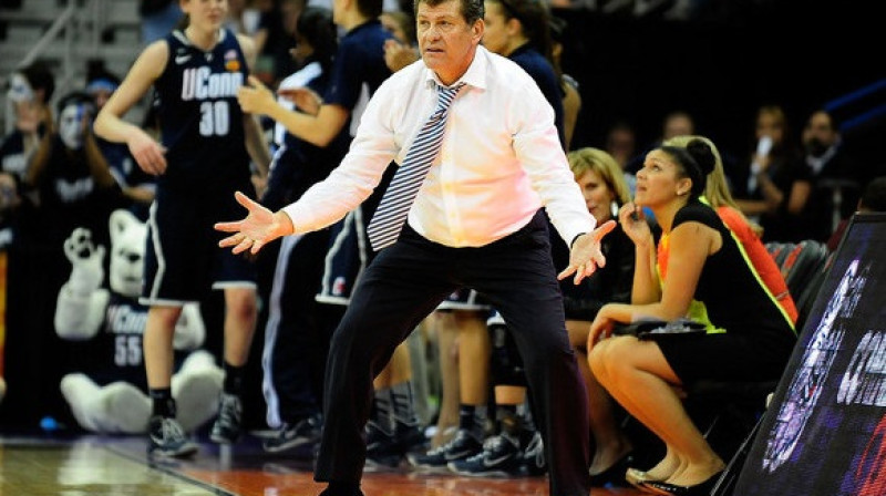 Džīno Oriemma un "Connecticut" basketbolistes centīsies izcīnīt astoto NCAA titulu
Foto: AFP/Scanpix