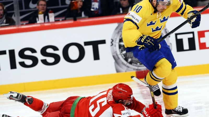 Zviedrijas izlases hokejisti šovakar tomēr izrādījās pārāki
Foto: AFP/Scanpix