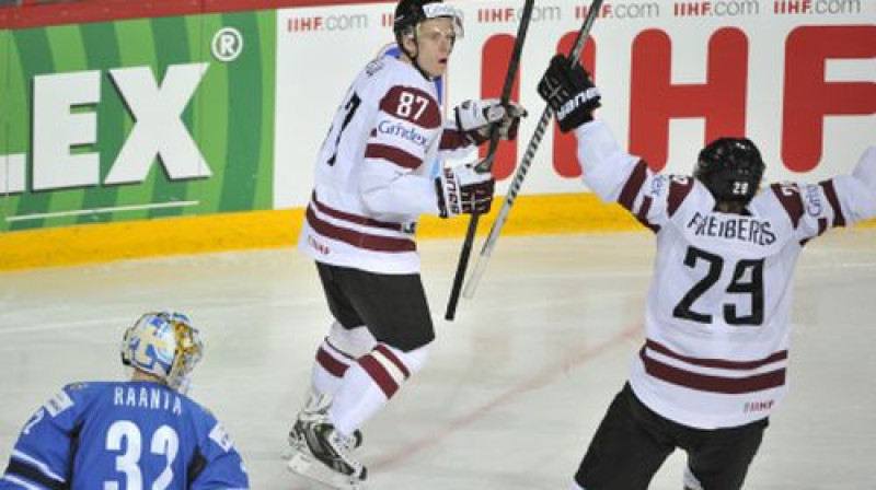 Latvija atzīmē vārtu guvumu pret Somiju
Foto: Romāns Kokšarovs, Sporta Avīze, f64