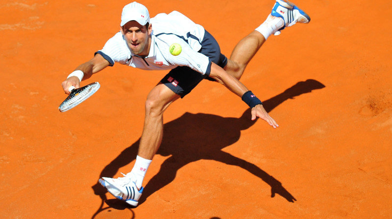 Novaks Džokovičs ir pēdējais tenisists, kurš uz māla uzveicis Rafaelu Nadalu. Parīzē ranga līderim būs sezonas svarīgākais turnīrs. Vai izdosies?
Foto: AFP/Scanpix