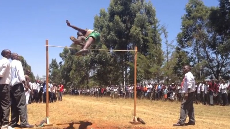 Augstlēkšanas sacensības Kenijā
Foto: no "Michael Stewart" video