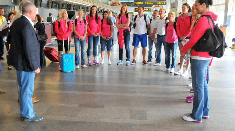 Latvijas izlase īsi pirms izlidošanas uz Franciju
Foto: Romualds Vambuts, basket.lv