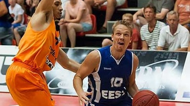 Igaunijas basketbolists Stens Soks izbraukuma spēlē Hertogenbošā pret Nīderlandi
Foto: www.fibaeurope.com