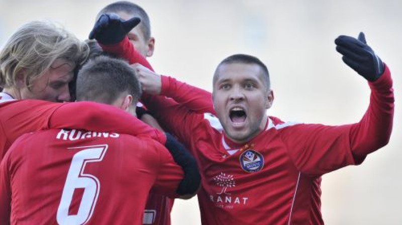 "Skonto" atzīmē vārtu guvumu
Foto: Romāns Kokšarovs, Sporta Avīze, f64