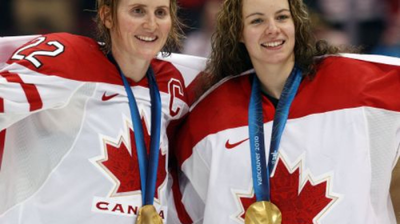 Kanādas hokejistes kļuva par Vankūveras olimpisko spēļu čempionēm
Foto: AFP/Scanpix