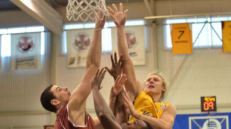 Jānim Timma pret "Nevezis" nopelnījas "triple-double"  - 17 punkti un 13 atlēkušās bumbas.
Foto: bkventspils.lv