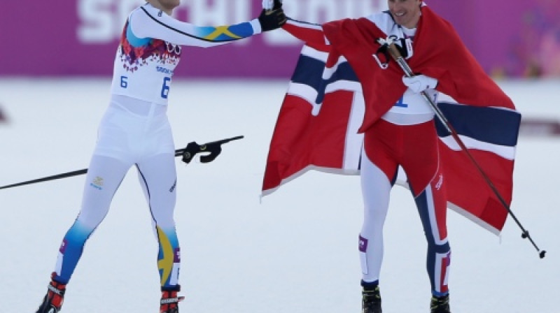 Zviedriem pagaidām zelta nav un nākas apsveikt kaimiņus norvēģus (pa labi Ola Vigens Hatestads - sprinta uzvarētājs)
Foto: AP/Scanpix