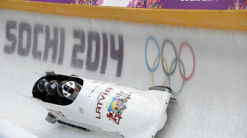 Oskara Melbārža ekipāža traucas pretī olimpiādes noslēgumam 
Foto: AFP/Scanpix