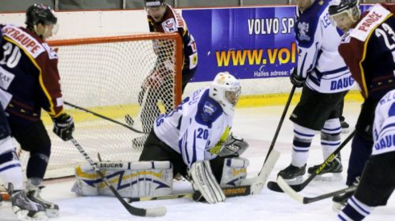 "Daugavpils" vārtsargam Denisam Kurelasam šodien darba netrūka
Foto:Mārtiņš Aiše, LHF