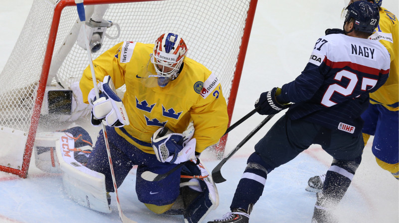 Ladislavs Naģs cīņā ar zviedru aizsardzību
Foto: ITAR-TASS/Scanpix