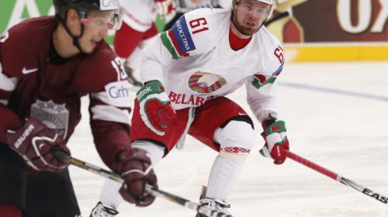 Andrejs Stepanovs (pa labi) spēlē pret Latviju
Foto:AP/Scanpix